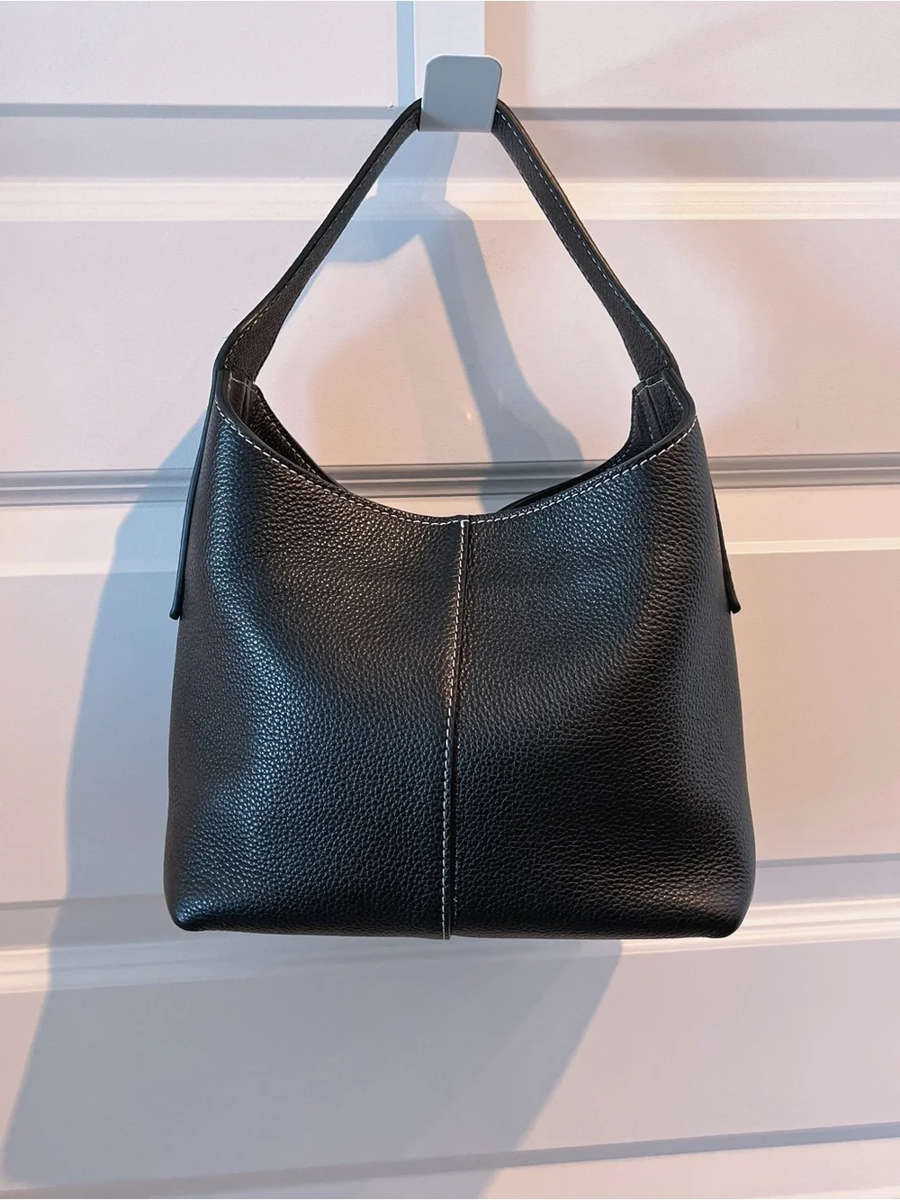 NWOT Banana Republic Luxury Italian Leather Black Pebbled Shoulder Bucket Tote
